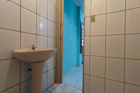 Banheiro de casa para alugar com 1 quarto, 35m² em Jardim Presidente Dutra, Guarulhos