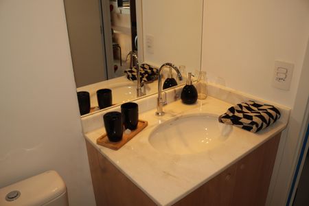 Banheiro de kitnet/studio para alugar com 1 quarto, 26m² em Vila Buarque, São Paulo