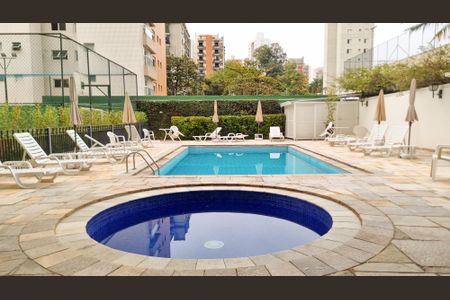 Apartamento à venda com 81m², 2 quartos e 2 vagas Apartamento à venda com 81m², 2 quartos e 2 vagasÁrea comum - Piscina