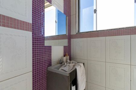 Casa de condomínio para alugar com 400m², 4 quartos e 5 vagas Casa de condomínio para alugar com 400m², 4 quartos e 5 vagasBanheiro social