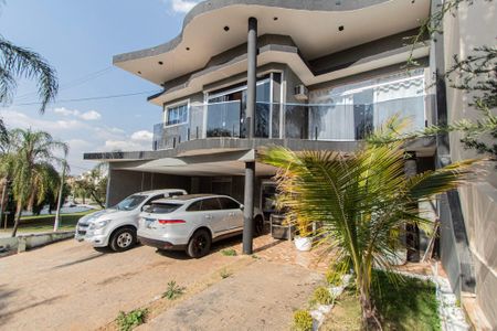 Casa de condomínio para alugar com 400m², 4 quartos e 5 vagas Casa de condomínio para alugar com 400m², 4 quartos e 5 vagasGaragem