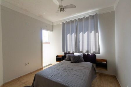 Casa de condomínio para alugar com 400m², 4 quartos e 5 vagas Casa de condomínio para alugar com 400m², 4 quartos e 5 vagasQuarto