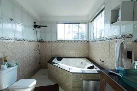 Casa de condomínio para alugar com 400m², 4 quartos e 5 vagas Casa de condomínio para alugar com 400m², 4 quartos e 5 vagasBanheiro da Suíte 4