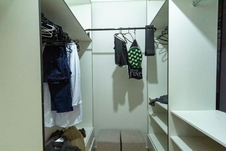 Casa de condomínio para alugar com 400m², 4 quartos e 5 vagas Casa de condomínio para alugar com 400m², 4 quartos e 5 vagasCloset da Suíte