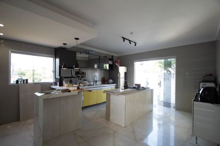 Casa de condomínio para alugar com 400m², 4 quartos e 5 vagas Casa de condomínio para alugar com 400m², 4 quartos e 5 vagasCozinha