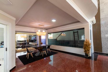 Casa de condomínio para alugar com 400m², 4 quartos e 5 vagas Casa de condomínio para alugar com 400m², 4 quartos e 5 vagasSala de jantar