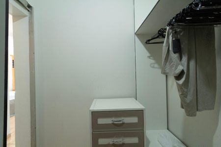 Casa de condomínio para alugar com 400m², 4 quartos e 5 vagas Casa de condomínio para alugar com 400m², 4 quartos e 5 vagasCloset da Suíte