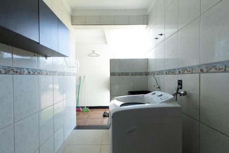 Área de serviço de casa de condomínio para alugar com 4 quartos, 400m² em Jardim Novo Horizonte, Sorocaba