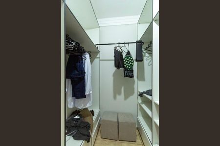 Casa de condomínio para alugar com 400m², 4 quartos e 5 vagas Casa de condomínio para alugar com 400m², 4 quartos e 5 vagasCloset da Suíte