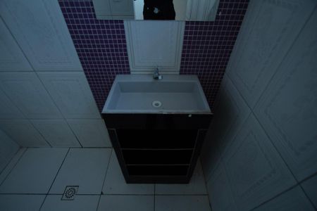 Casa de condomínio para alugar com 400m², 4 quartos e 5 vagas Casa de condomínio para alugar com 400m², 4 quartos e 5 vagasBanheiro da Suíte 1