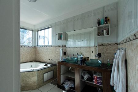 Casa de condomínio para alugar com 400m², 4 quartos e 5 vagas Casa de condomínio para alugar com 400m², 4 quartos e 5 vagasBanheiro da Suíte 4