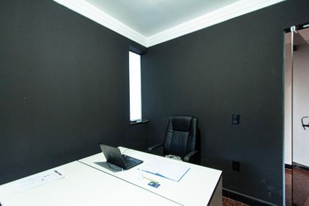 Casa de condomínio para alugar com 400m², 4 quartos e 5 vagas Casa de condomínio para alugar com 400m², 4 quartos e 5 vagasEscritório