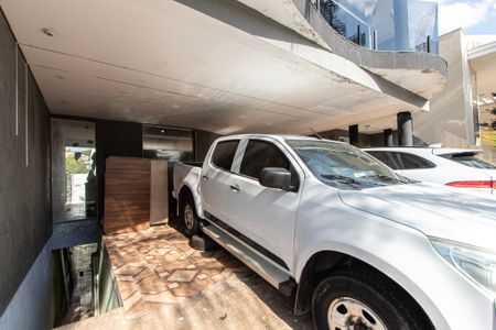 Casa de condomínio para alugar com 400m², 4 quartos e 5 vagas Casa de condomínio para alugar com 400m², 4 quartos e 5 vagasGaragem