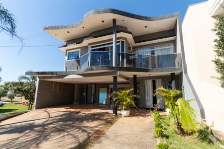 Casa de condomínio para alugar com 400m², 4 quartos e 5 vagas Casa de condomínio para alugar com 400m², 4 quartos e 5 vagasFachada