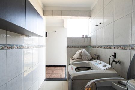 Casa de condomínio para alugar com 400m², 4 quartos e 5 vagas Casa de condomínio para alugar com 400m², 4 quartos e 5 vagasÁrea de Serviço