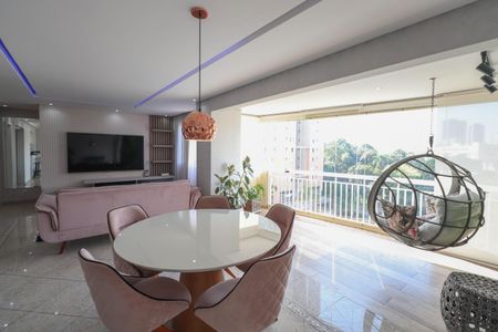 Apartamento à venda com 93m², 2 quartos e 2 vagasSala