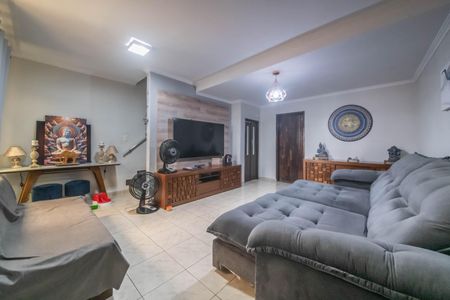 Casa para alugar com 190m², 3 quartos e 2 vagasSala