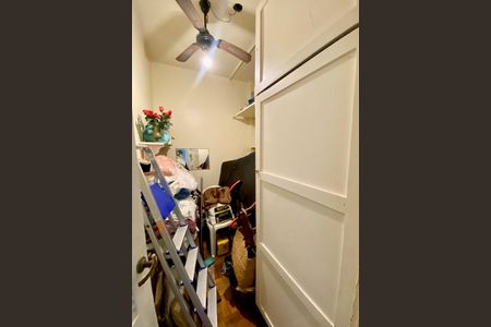 Apartamento à venda com 180m², 4 quartos e 1 vaga Apartamento à venda com 180m², 4 quartos e 1 vagaQuarto de Serviço