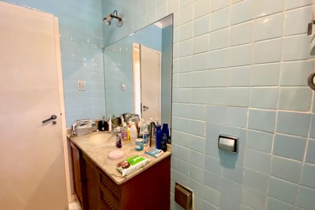 Apartamento à venda com 180m², 4 quartos e 1 vaga Apartamento à venda com 180m², 4 quartos e 1 vagaBanheiro 2