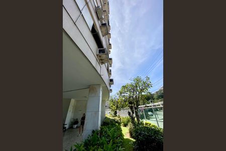 Apartamento à venda com 180m², 4 quartos e 1 vaga Apartamento à venda com 180m², 4 quartos e 1 vagaFachada