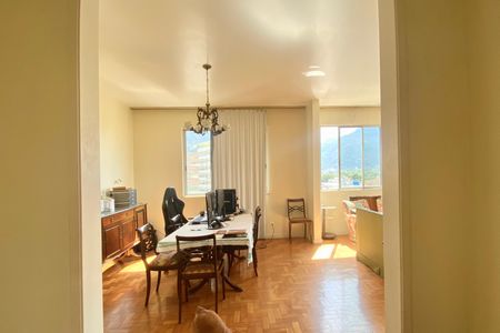 Apartamento à venda com 180m², 4 quartos e 1 vaga Apartamento à venda com 180m², 4 quartos e 1 vagaSala