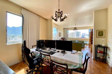 Apartamento à venda com 180m², 4 quartos e 1 vaga Apartamento à venda com 180m², 4 quartos e 1 vagaSala