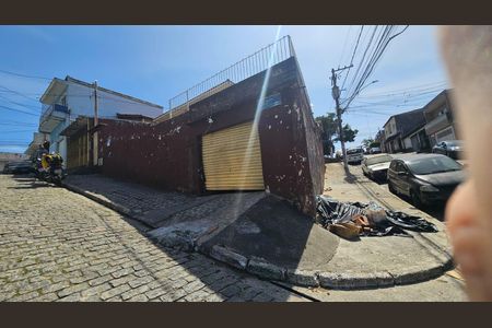 Casa à venda com 150m², 4 quartos e 2 vagas Casa à venda com 150m², 4 quartos e 2 vagasFachada