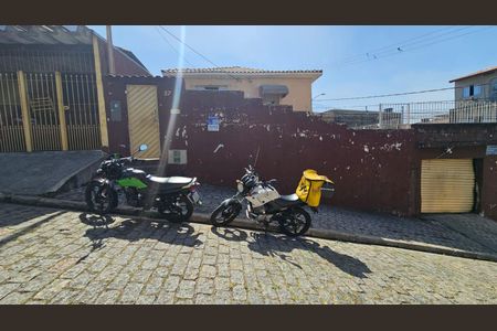 Casa à venda com 150m², 4 quartos e 2 vagas Casa à venda com 150m², 4 quartos e 2 vagasFachada