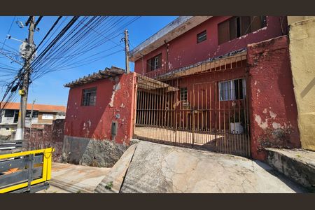 Casa à venda com 150m², 4 quartos e 2 vagas Casa à venda com 150m², 4 quartos e 2 vagasFachada