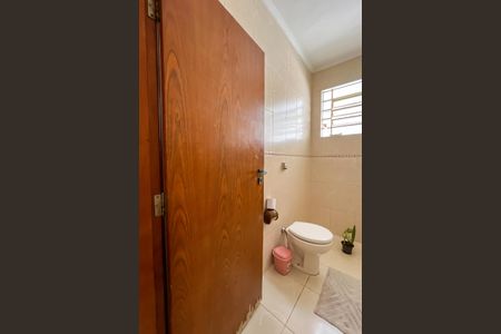 Casa à venda com 150m², 2 quartos e 1 vaga Casa à venda com 150m², 2 quartos e 1 vagaBanheiro