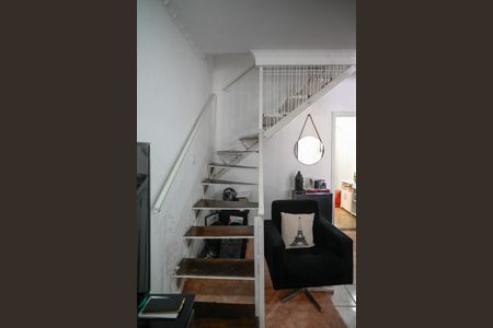 Escada de casa à venda com 2 quartos, 122m² em Vila Conde do Pinhal, São Paulo