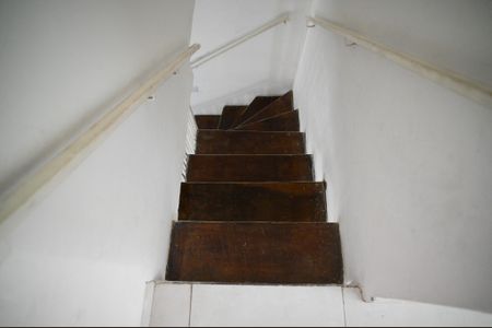 Casa à venda com 122m², 2 quartos e 1 vagaEscada