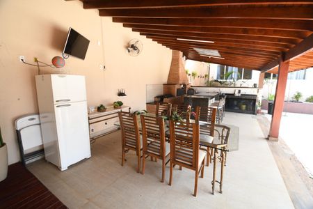 Casa à venda com 390m², 4 quartos e 4 vagasChurrasqueira