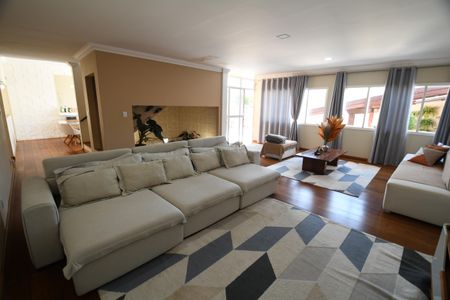 Casa à venda com 390m², 4 quartos e 4 vagasSala