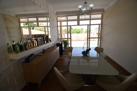 Casa à venda com 390m², 4 quartos e 4 vagasSala de Jantar
