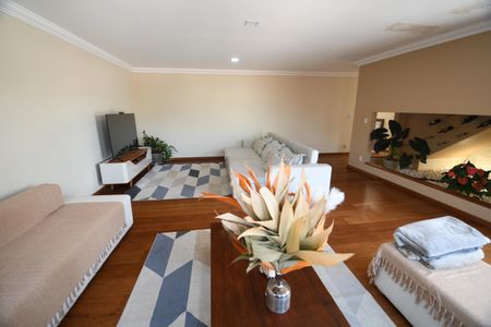 Casa à venda com 390m², 4 quartos e 4 vagasSala