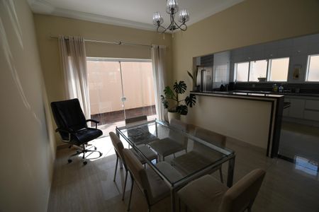 Casa à venda com 390m², 4 quartos e 4 vagasSala de Almoço