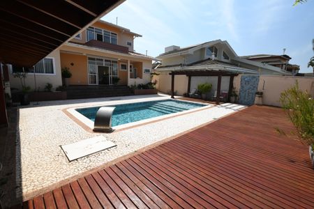 Casa à venda com 390m², 4 quartos e 4 vagasPiscina