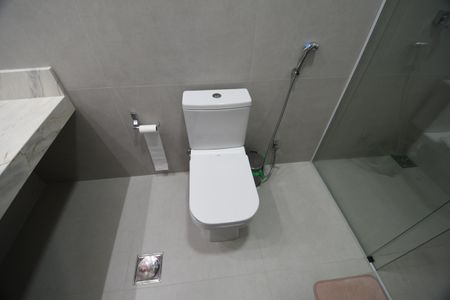 Casa à venda com 390m², 4 quartos e 4 vagasBanheiro da Suíte 2