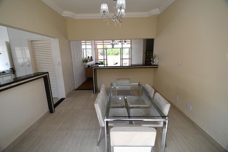 Casa à venda com 390m², 4 quartos e 4 vagasSala de Almoço