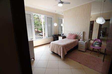 Casa à venda com 390m², 4 quartos e 4 vagasSuíte 1