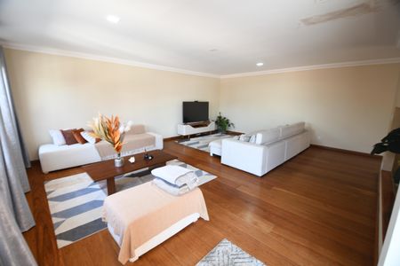 Casa à venda com 390m², 4 quartos e 4 vagasSala