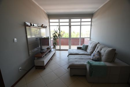 Casa à venda com 390m², 4 quartos e 4 vagasSala de TV