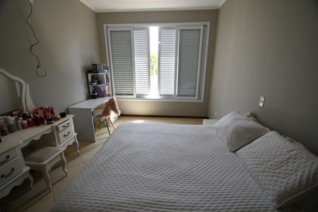 Casa à venda com 390m², 4 quartos e 4 vagasSuíte 2