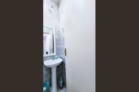 Casa à venda com 135m², 2 quartos e 2 vagasBanheiro da Edícula
