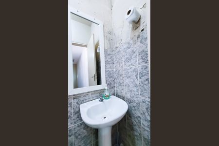Casa à venda com 135m², 2 quartos e 2 vagasBanheiro da Edícula