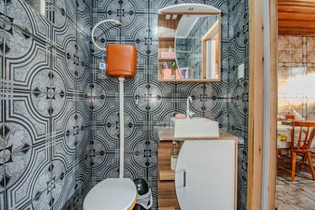 Casa à venda com 63m², 2 quartos e 1 vaga Casa à venda com 63m², 2 quartos e 1 vagaBanheiro