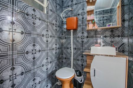 Casa à venda com 63m², 2 quartos e 1 vaga Casa à venda com 63m², 2 quartos e 1 vagaBanheiro