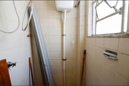 Apartamento à venda com 69m², 2 quartos e sem vaga Apartamento à venda com 69m², 2 quartos e sem vagaBanheiro de Serviço