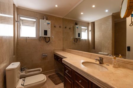 Apartamento para alugar com 130m², 2 quartos e 2 vagas Apartamento para alugar com 130m², 2 quartos e 2 vagasBanheiro da Suíte